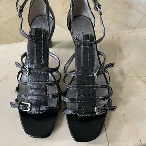 Tahari, New Jocelyn black t-strap sandal